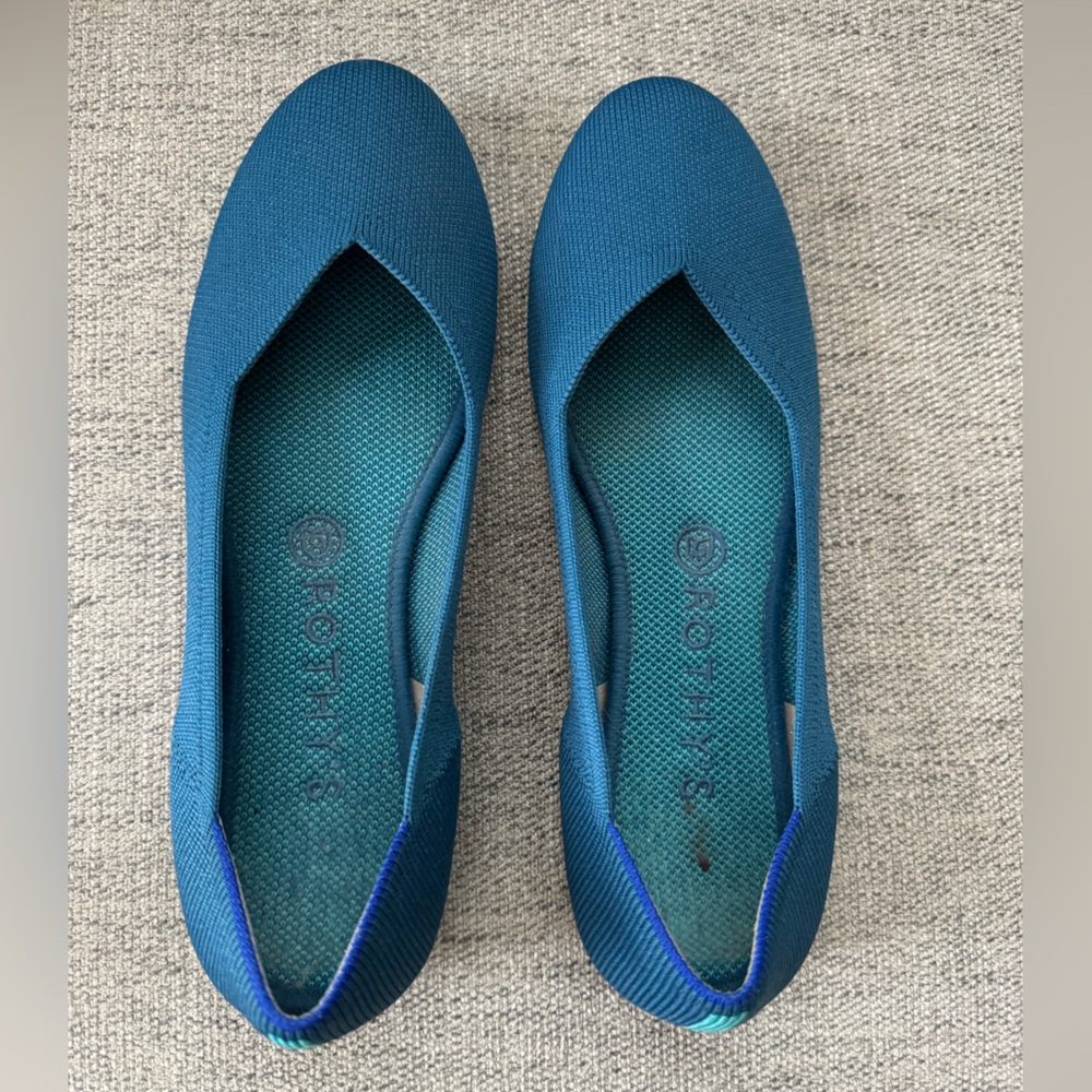 Women’s size 9 round toe Rothy’s flats